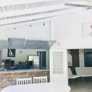  Villa Mariposa